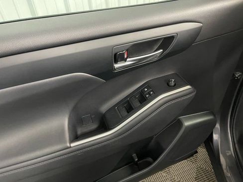 Used 2022 Toyota Highlander XSE image 31