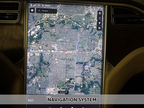 Used 2017 Tesla Model X 75D image 4