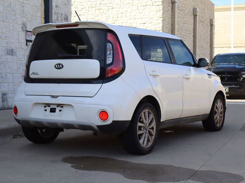 Used 2019 Kia Soul + FWD image 3
