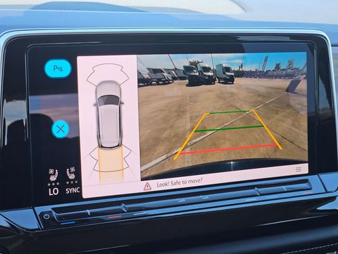 Used 2025 Volkswagen Atlas SE image 23