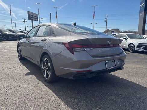 Used 2023 Hyundai Elantra SEL w/ Convenience Package image 7