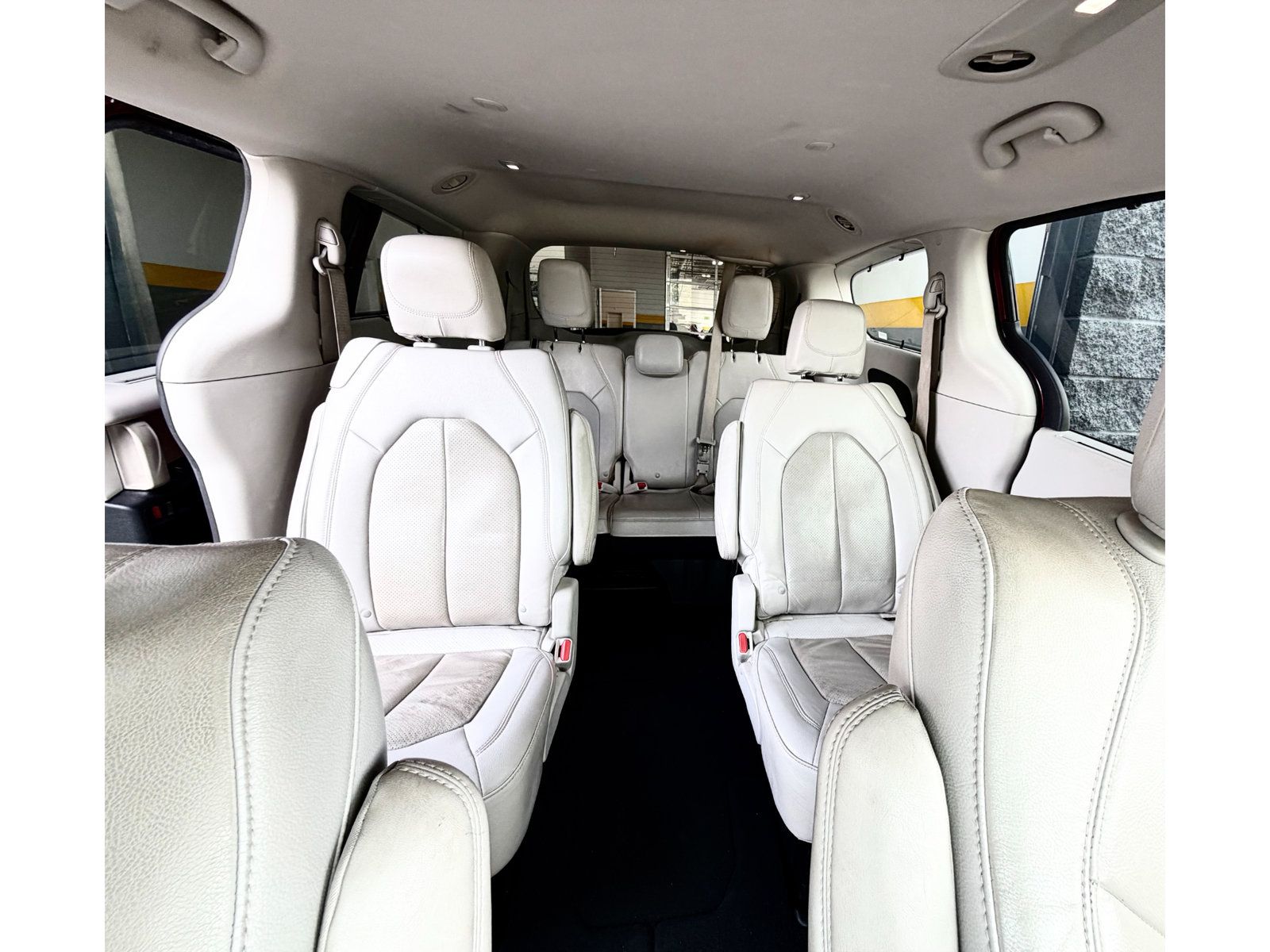Used 2021 Chrysler Pacifica Touring-L FWD image 16