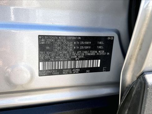 Used 2021 Toyota RAV4 XLE Premium FWD image 36