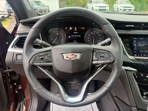 Used 2023 Cadillac XT6 Premium Luxury w/ Technology Package AWD/4WD image 14