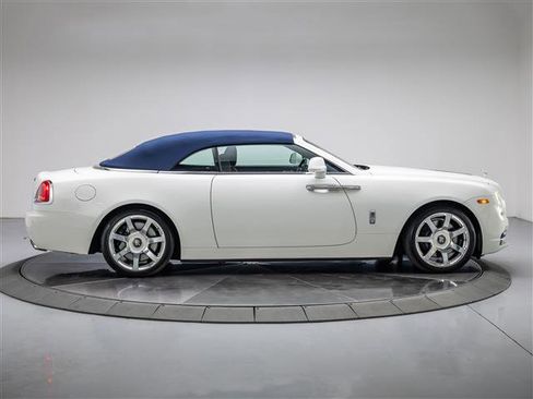 Used 2020 Rolls-Royce Dawn RWD image 14