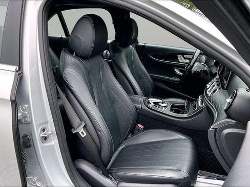 Certified 2019 Mercedes-Benz E 300 4MATIC image 33