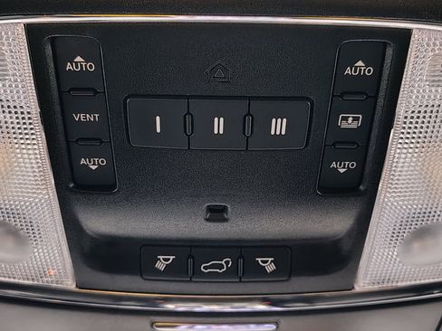 Used 2019 Jeep Grand Cherokee Limited X image 40