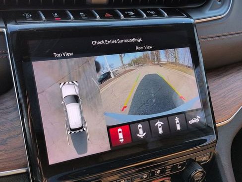 Used 2024 Jeep Grand Cherokee L Summit w/ Advanced Protech Group IV AWD/4WD image 19