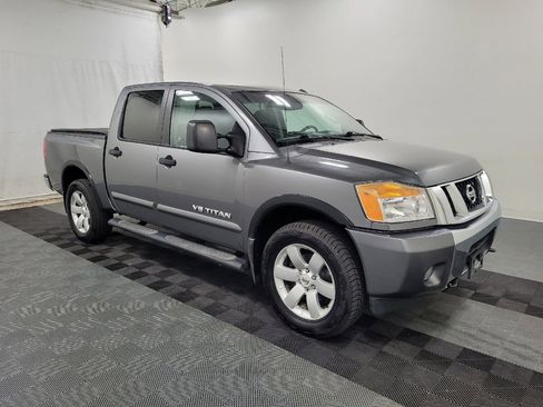 Used 2015 Nissan Titan SV w/ SV Value Truck Package AWD/4WD image 11