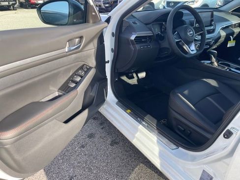 New 2025 Nissan Altima 2.5 SR image 15