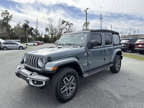 Used 2024 Jeep Wrangler Sahara image 7