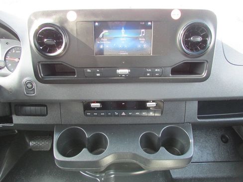 Used 2024 Mercedes-Benz Sprinter 2500 image 20