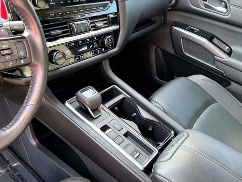Used 2023 Nissan Pathfinder SL w/ Lighting Package (N92) image 23