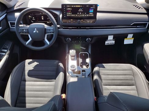 New 2026 Mitsubishi Outlander SE AWD/4WD image 2