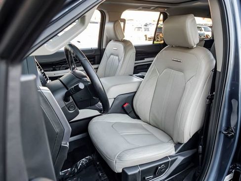Used 2018 Ford Expedition Platinum RWD image 12