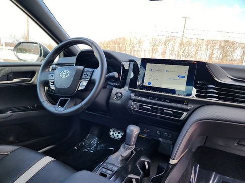 Used 2025 Toyota Camry SE image 13