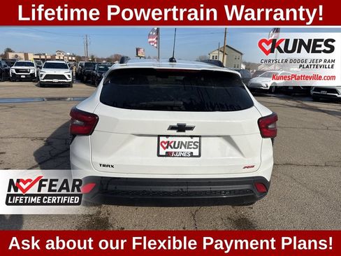 Used 2024 Chevrolet Trax RS w/ Sunroof Package FWD image 8