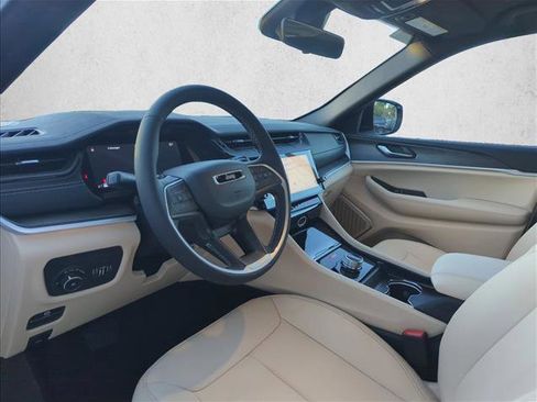 New 2026 Jeep Grand Cherokee Limited RWD image 2