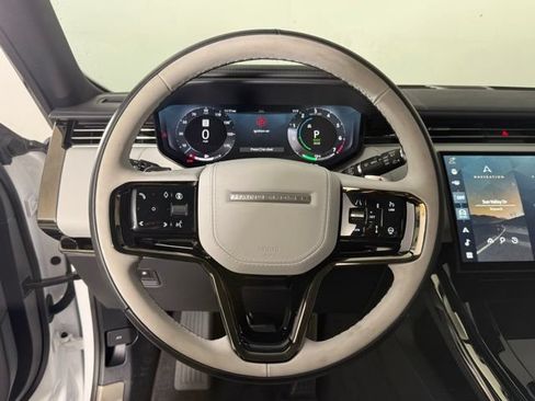 Used 2025 Land Rover Range Rover Sport Dynamic SE AWD/4WD image 17