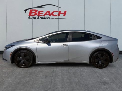 Used 2024 Toyota Prius LE image 3