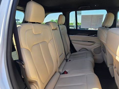 Used 2024 Jeep Grand Cherokee Limited AWD/4WD image 14