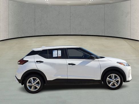 Used 2023 Nissan Kicks S image 4