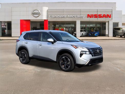 Used 2024 Nissan Rogue SV image 1