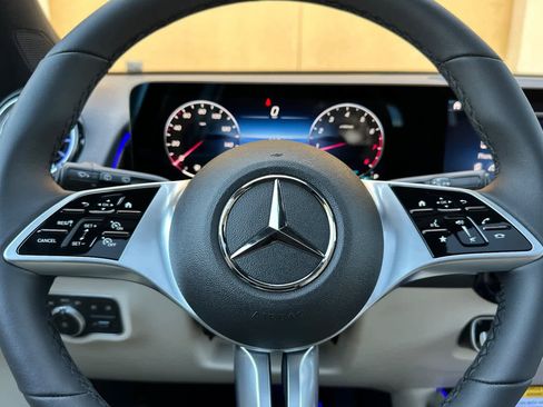 New 2025 Mercedes-Benz GLB 250 4MATIC image 22