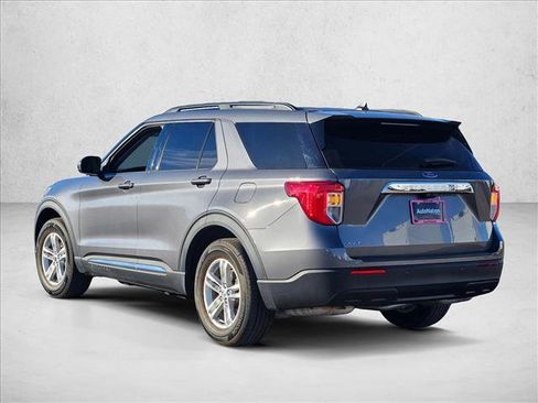 Used 2022 Ford Explorer XLT image 7