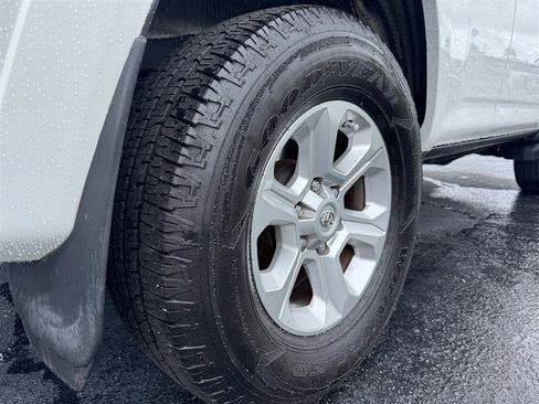 Used 2018 Toyota 4Runner SR5 RWD image 10