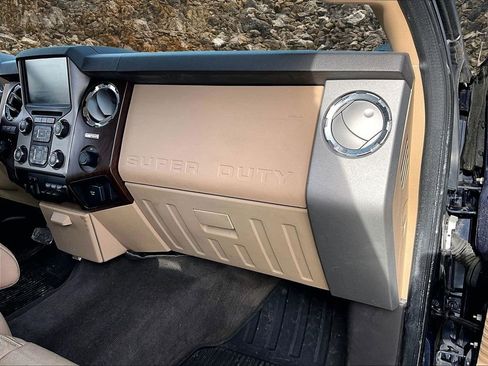 Used 2013 Ford F350 Lariat w/ Chrome Pkg image 15