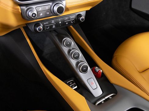 Used 2020 Ferrari Portofino image 38