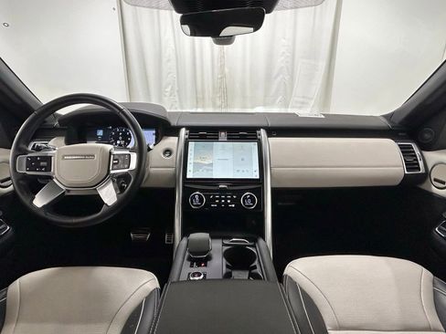Used 2023 Land Rover Discovery HSE R-Dynamic AWD/4WD image 8