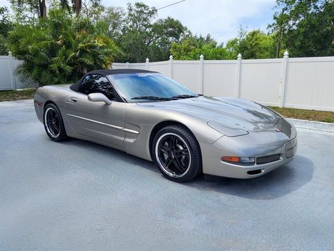 Used 1998 Chevrolet Corvette Convertible w/ Memory Pkg image 9