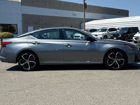 Certified 2024 Nissan Altima 2.5 SR FWD image 3