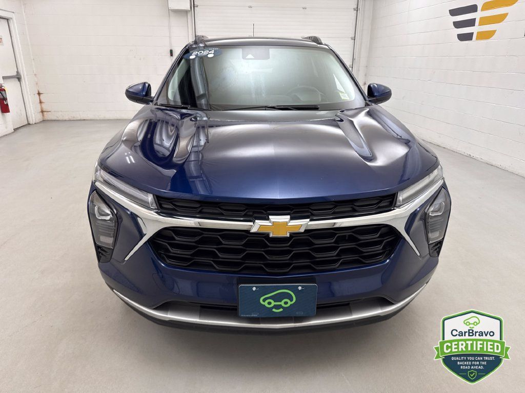Certified 2024 Chevrolet Trax LT w/ Driver Confidence Package FWD image 10