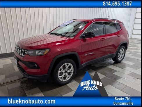 Used 2025 Jeep Compass Latitude AWD/4WD image 1