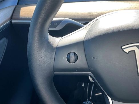 Used 2023 Tesla Model Y Long Range image 23