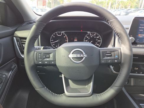 Used 2025 Nissan Rogue SV FWD image 8