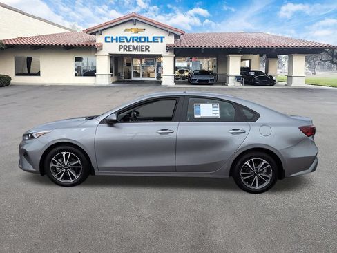 Used 2023 Kia Forte LXS FWD image 5