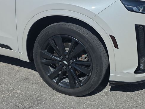Used 2022 Cadillac XT6 Premium Luxury FWD image 10
