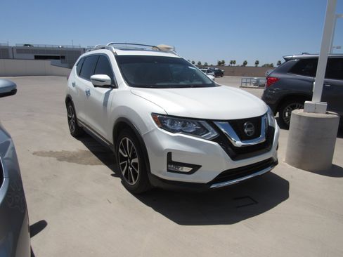 Used 2019 Nissan Rogue SL w/ Premium Package FWD image 2