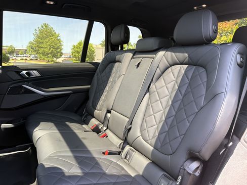 Used 2025 BMW X7 xDrive40i w/ M Sport Package AWD/4WD image 9