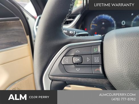 New 2025 Jeep Grand Cherokee L Limited w/ Luxury Tech Group II AWD/4WD image 24