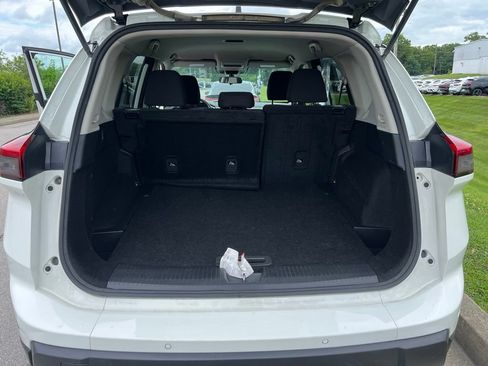Used 2024 Nissan Rogue S FWD image 10