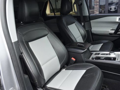 Used 2022 Ford Explorer XLT w/ Equipment Group 202A image 42