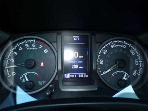 Used 2019 Toyota Tacoma TRD Sport image 25