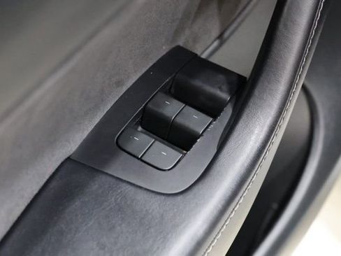 Used 2022 Tesla Model Y Long Range image 17