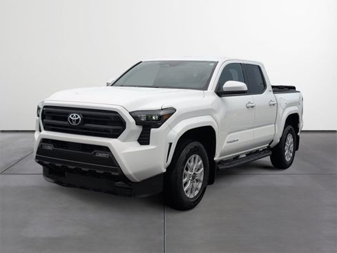 Certified 2025 Toyota Tacoma SR5 AWD/4WD image 2