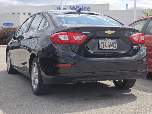 Used 2017 Chevrolet Cruze LT w/ Sun And Sound Package FWD image 5
